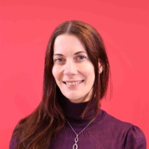 Carole D'ANDREA <br/>UX Lead, UX Designer.<br/> <br/>Passionnée par le marketing digital, le SEO/SXO et l’accessibilité, Carole travaille depuis plus de 15 ans à la conception et à la réalisation de produits numériques. Son profil à la fois fonctionnel et technique lui permet de collaborer efficacement avec différents corps de métiers, et de former tout type de professionnel aux problématiques de l'UX Design. Sensible au respect des bonnes pratiques, elle recherche des solutions adaptées, tant aux besoins des utilisateurs, qu'aux exigences qualité/métier existantes. carole-chagniat