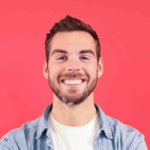 Florent BACHELIER<br/>User Researcher, UX Designer<br/> <br/>Fort de son parcours universitaire multidisciplinaire et de son appétence pour le fonctionnement du corps humain, Florent est très attaché à la prise en compte des facteurs humains dans les systèmes complexes. Il œuvre au quotidien pour toujours placer l’utilisateur au centre d’un processus de conception, que ce soit dans un environnement contraint (i.e. défense, aéronautique) ou grand public. Il s'intéresse particulièrement à l’adaptation des logiciels métiers, afin que l’outil ne soit pas un frein et soit le plus efficient possible. florent-bachelier
