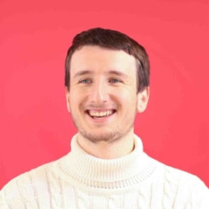 Robin Petit<br/>User Researcher, UX Designer.<br/> <br/>Passionné par les nouvelles technologies. Robin est actuellement en train de terminer son Master d'ergonomie cognitive des technologies numériques, il a acquis une solide formation théorique pour comprendre les besoins des utilisateurs et concevoir des interfaces intuitives et efficaces. Son approche est très orientée vers l'utilisateur et son objectif ultime est de créer des expériences utilisateur optimales. Egalement très actif et polyvalent, cela lui permet de d'apprendre et d'effectuer plusieurs projets en même temps tout en garantissant la qualité de son travail. robin-petit