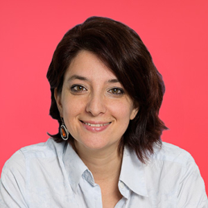 Teresa COLOMBI<br/>Managing Director - Docteur de recherche en psychologie cognitive et eye tracking.<br/> <br/>Teresa allie la passion pour la recherche à celle de l’application des connaissances en ergonomie cognitive pour l’optimisation des Interfaces Homme-Machine. Teresa est reconnue pour son expertise dans le domaine du eye tracking, de la gamification, a rédigé de nombreux articles et contribué à la rédaction d’ouvrages dans le domaine de l’ergonomie cognitive. Teresa gère au quotidien les relations avec les clients Ludotic et supervise la plupart de nos réalisations. teresa-colombi-ludotic